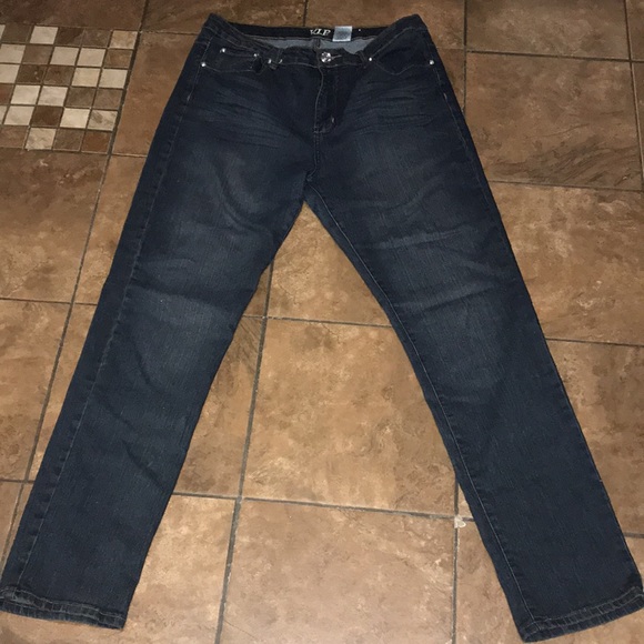 Women’s V.I.P. Stretch Jeans - Picture 2 of 11